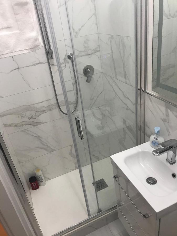 Tra Le Torri B&B - Ampia Stanza Privata In Appartamento Con Bagno Privato Accessibile Da Corridoio Boloňa Exteriér fotografie