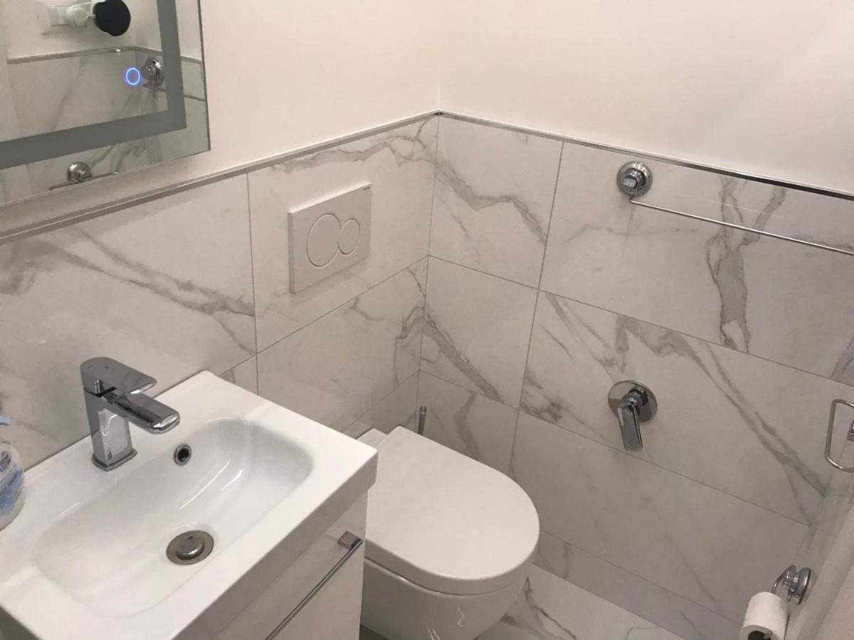 Tra Le Torri B&B - Ampia Stanza Privata In Appartamento Con Bagno Privato Accessibile Da Corridoio Boloňa Exteriér fotografie